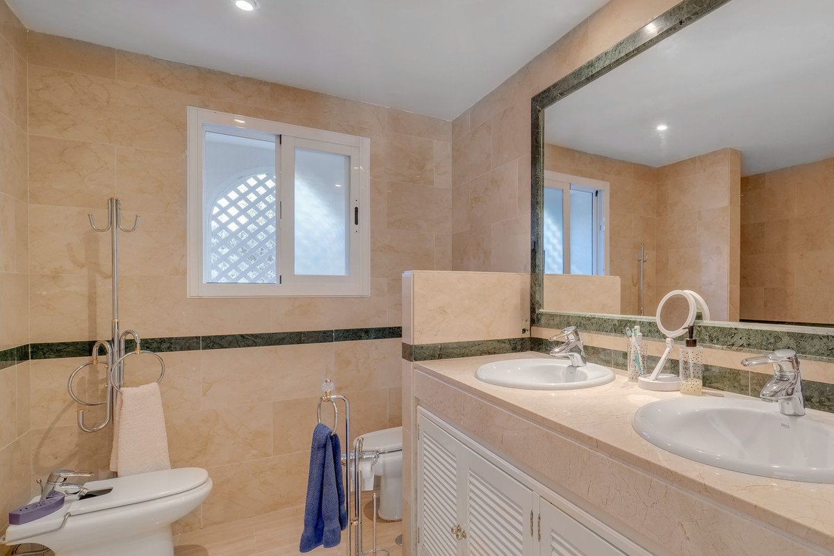 2 Bed Ground Floor Apartment in Elviria