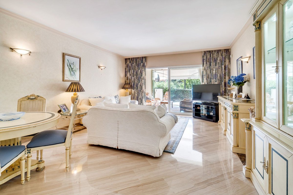 2 Bed Ground Floor Apartment in Elviria