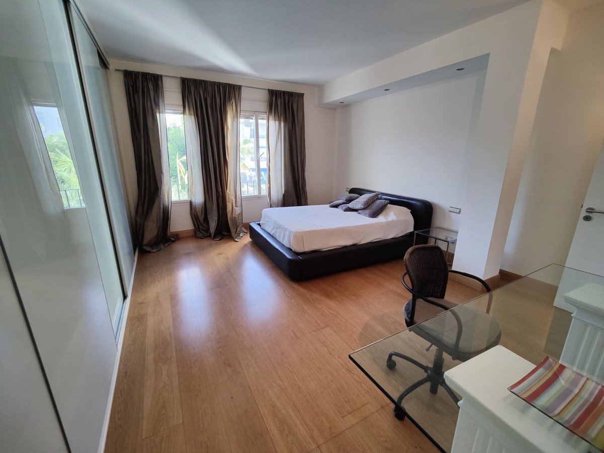 1 Bed Middle Floor Apartment in Puerto Banús