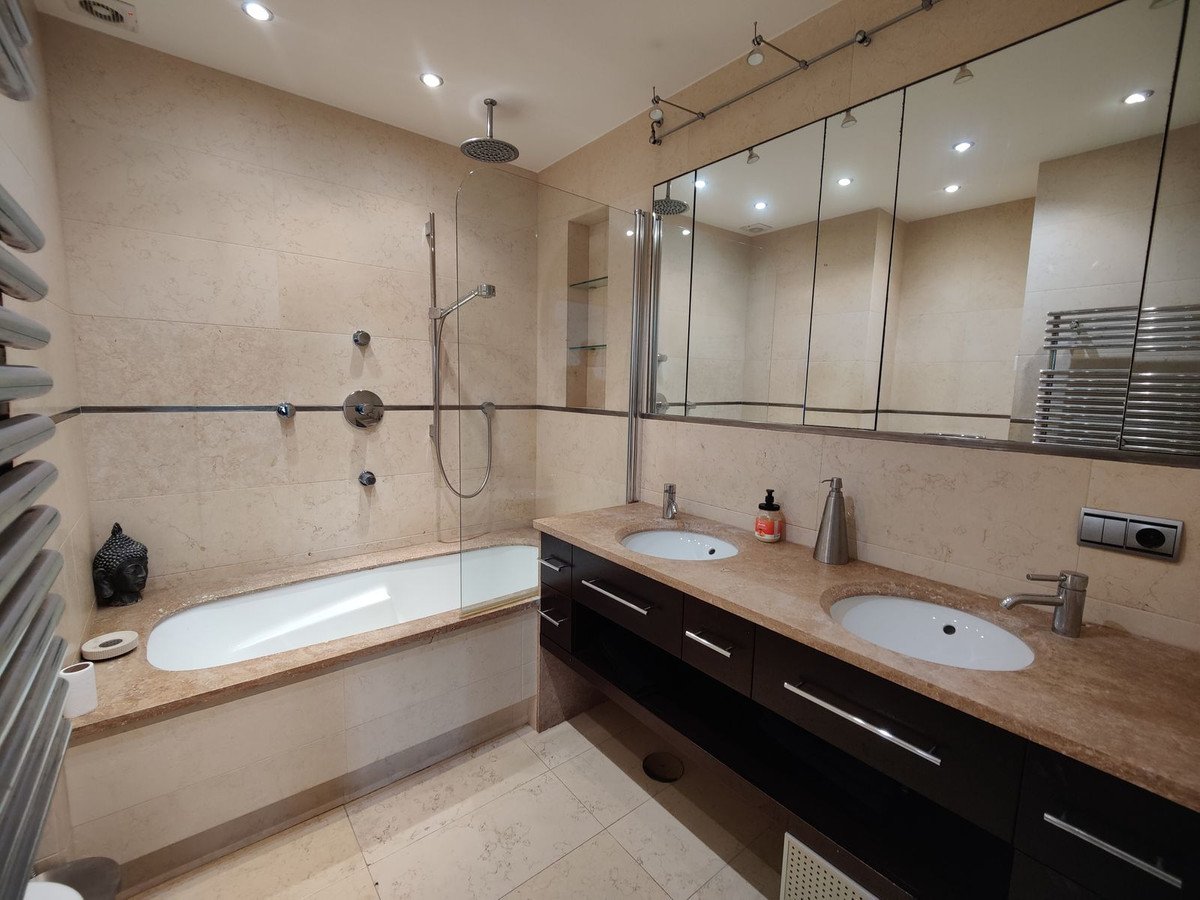 1 Bed Middle Floor Apartment in Puerto Banús