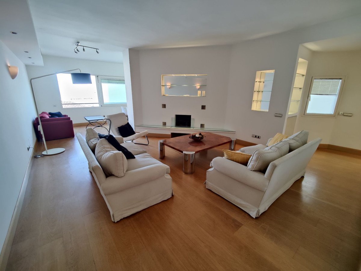1 Bed Middle Floor Apartment in Puerto Banús