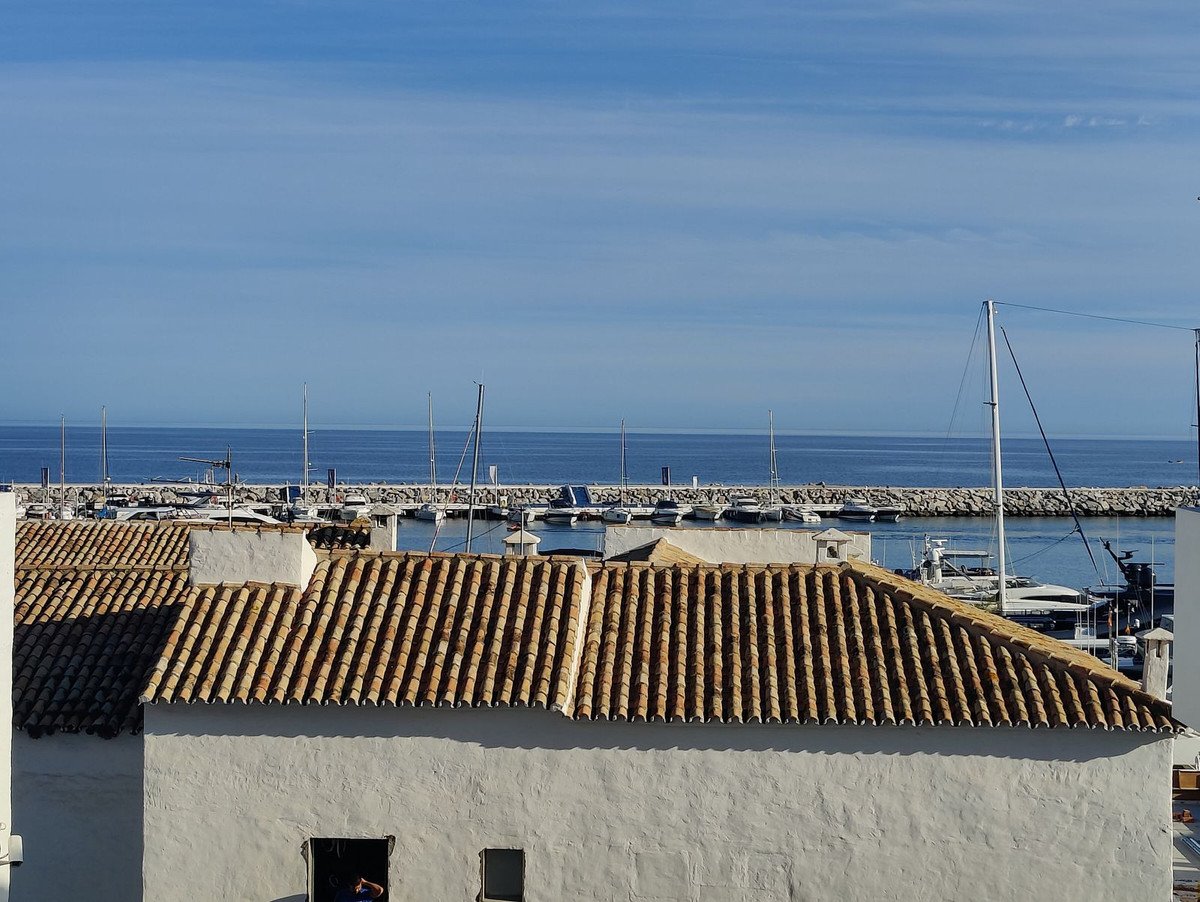 1 Bed Middle Floor Apartment in Puerto Banús