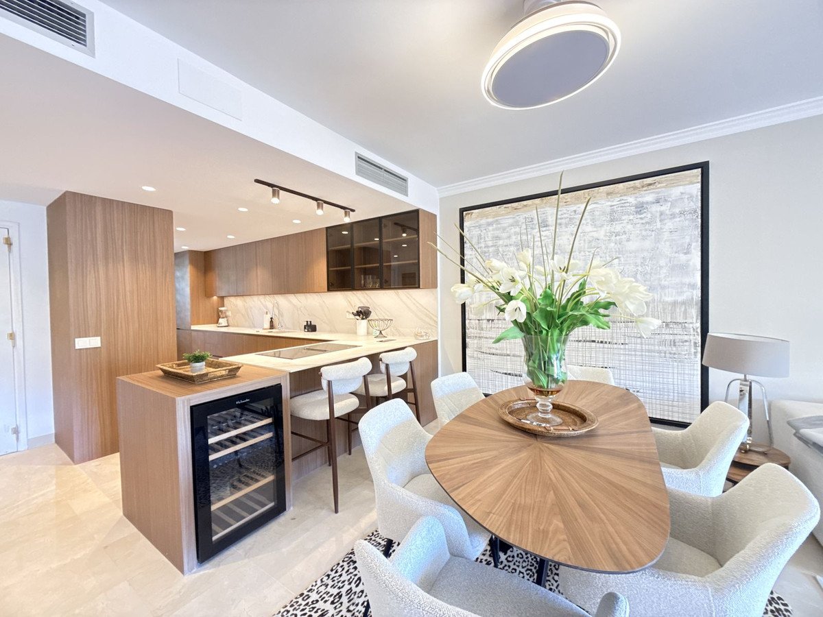 4 Bed Semi-Detached House in Benahavís