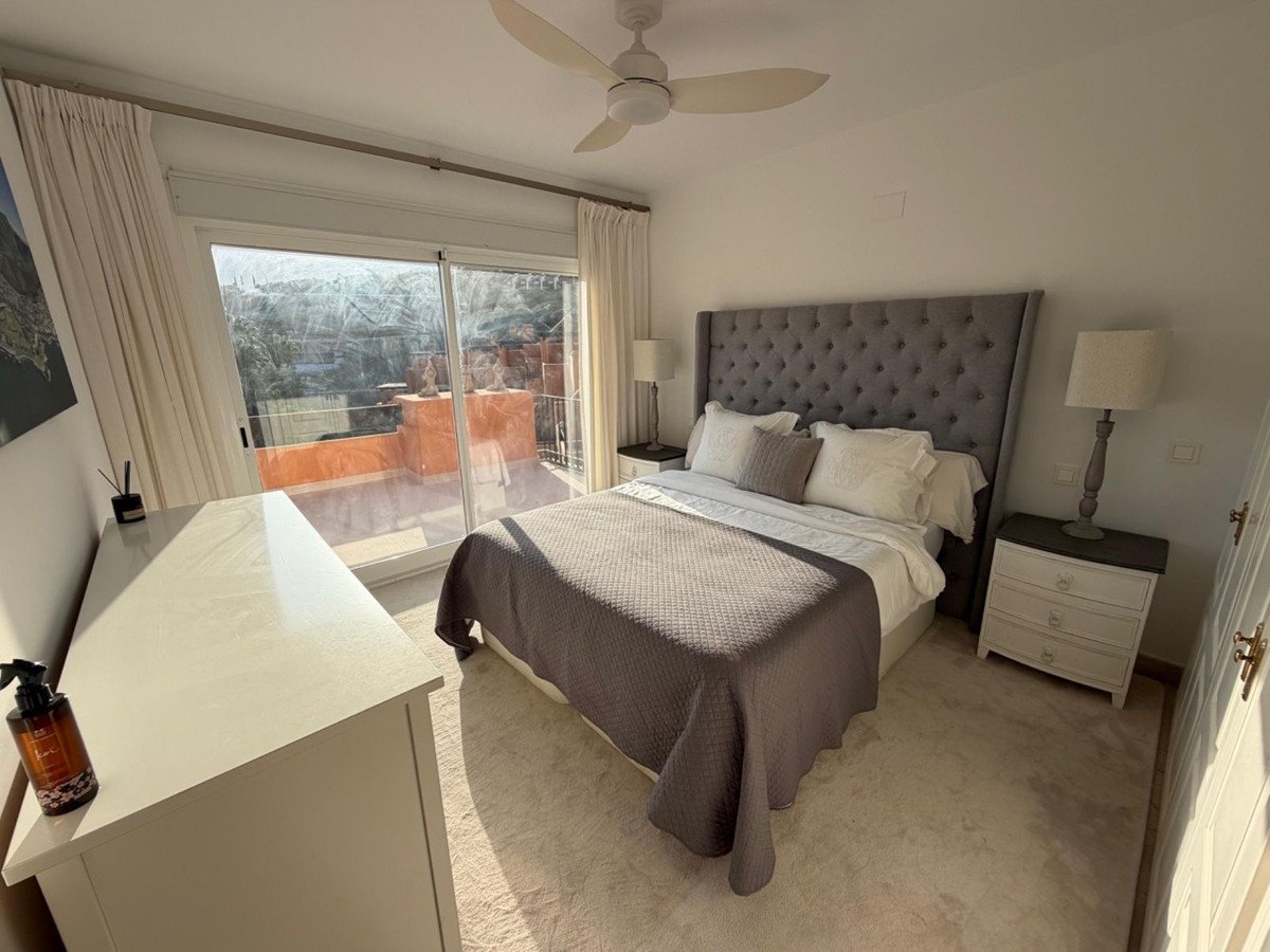 4 Bed Semi-Detached House in Benahavís
