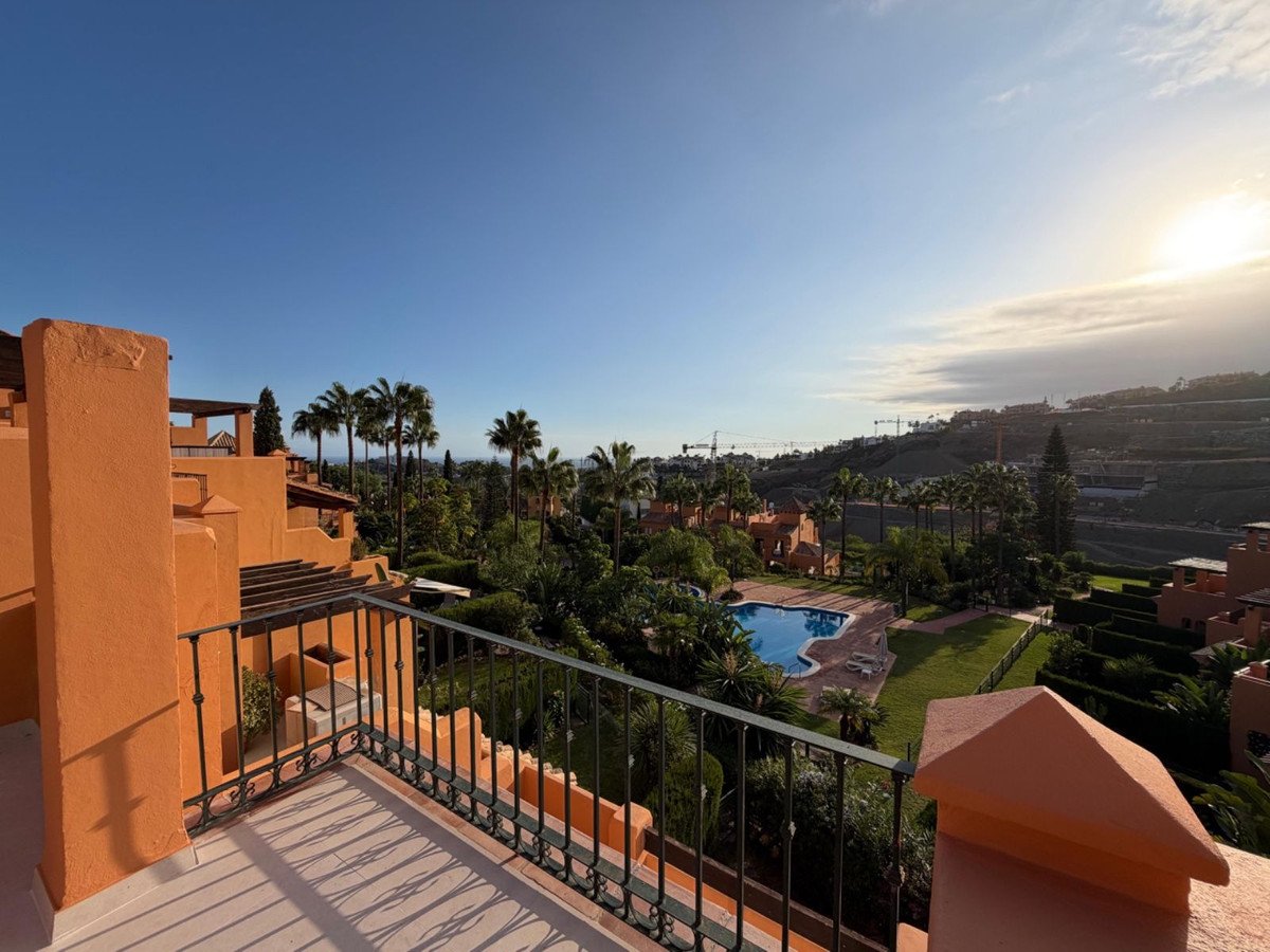 4 Bed Semi-Detached House in Benahavís