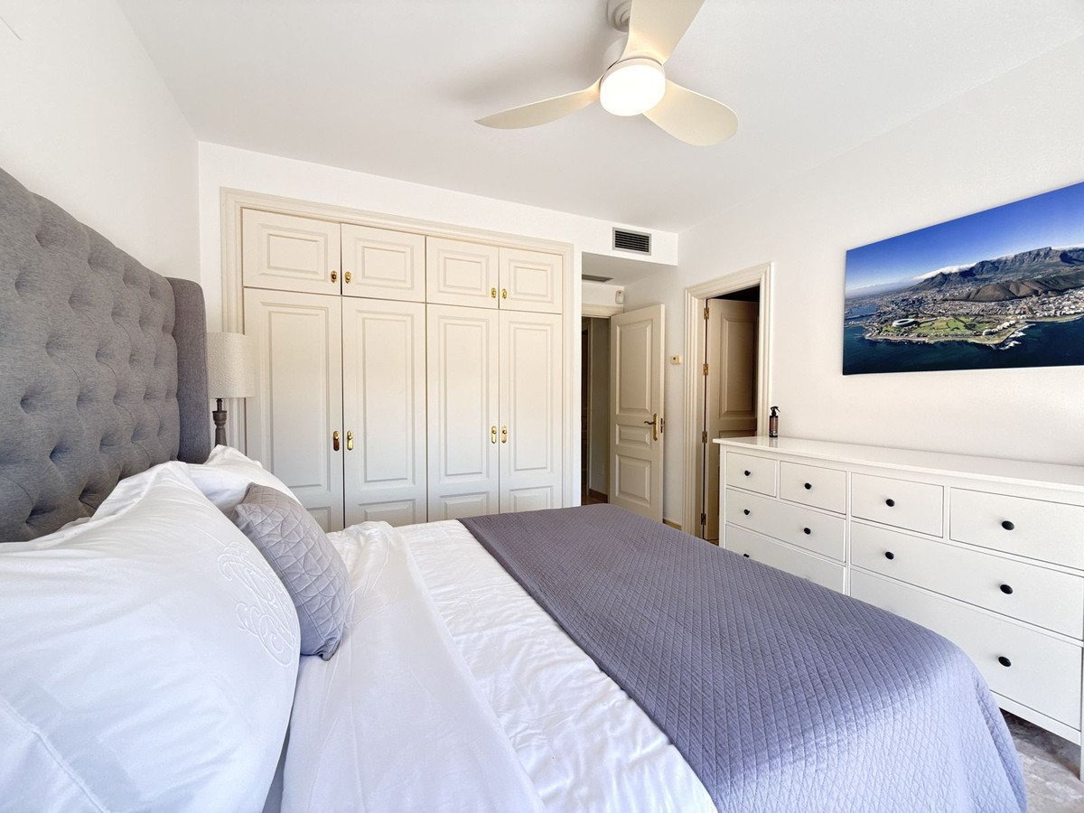 4 Bed Semi-Detached House in Benahavís