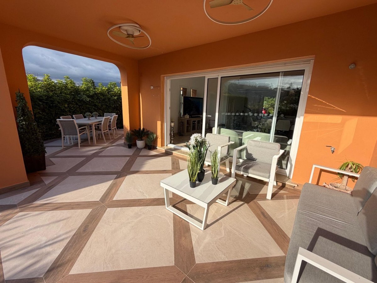4 Bed Semi-Detached House in Benahavís