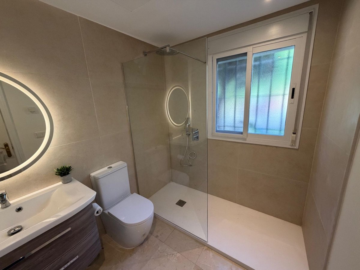 4 Bed Semi-Detached House in Benahavís