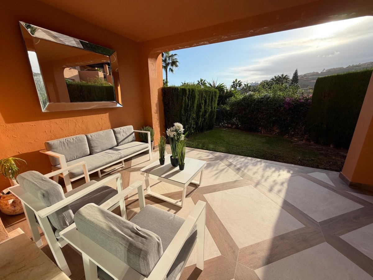 4 Bed Semi-Detached House in Benahavís