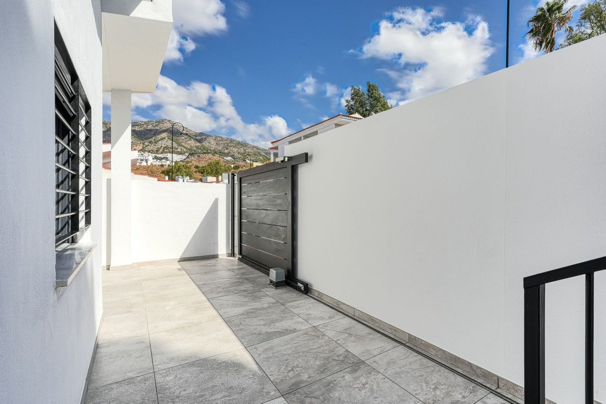 5 Bed Detached Villa in Mijas