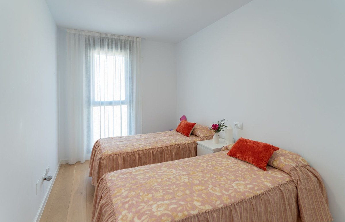 3 Bed Middle Floor Apartment in Málaga Este