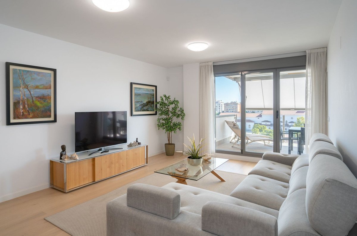 3 Bed Middle Floor Apartment in Málaga Este