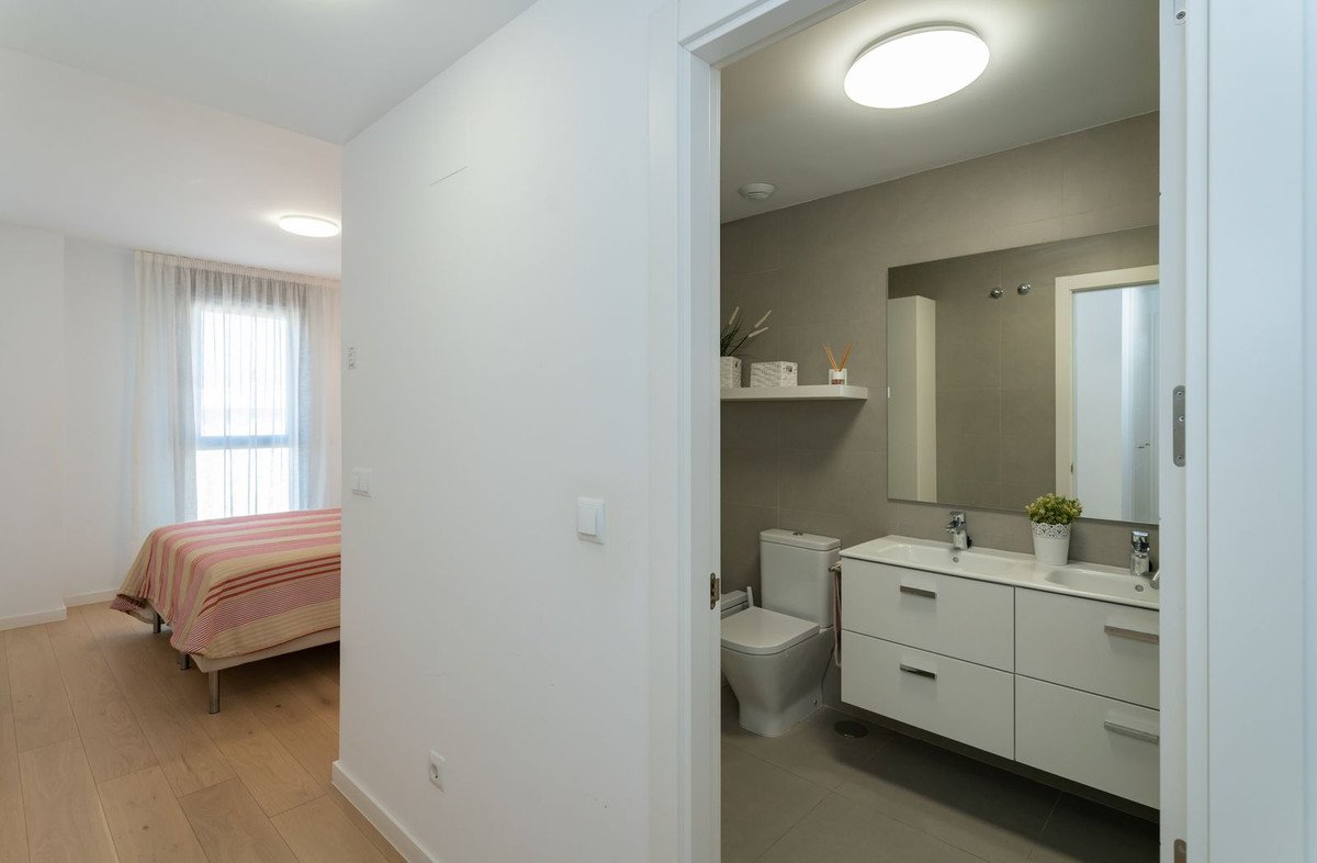 3 Bed Middle Floor Apartment in Málaga Este