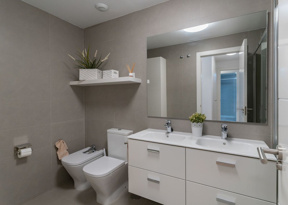 3 Bed Middle Floor Apartment in Málaga Este