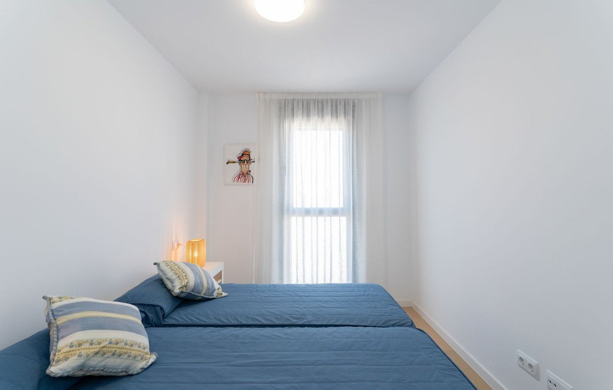 3 Bed Middle Floor Apartment in Málaga Este