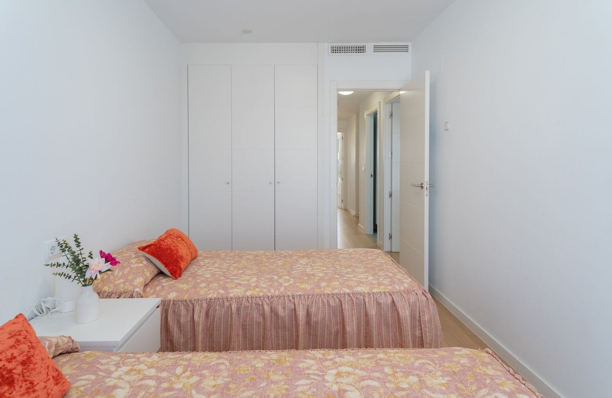3 Bed Middle Floor Apartment in Málaga Este