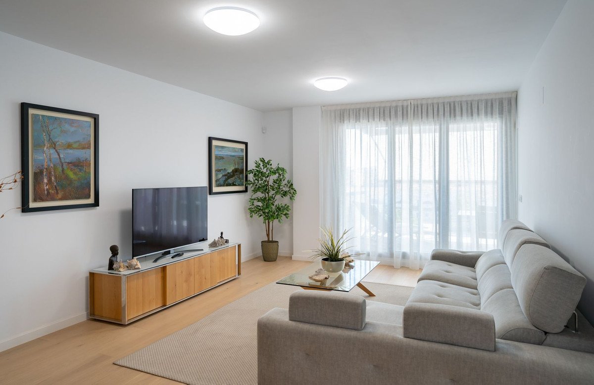 3 Bed Middle Floor Apartment in Málaga Este