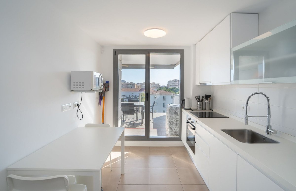 3 Bed Middle Floor Apartment in Málaga Este