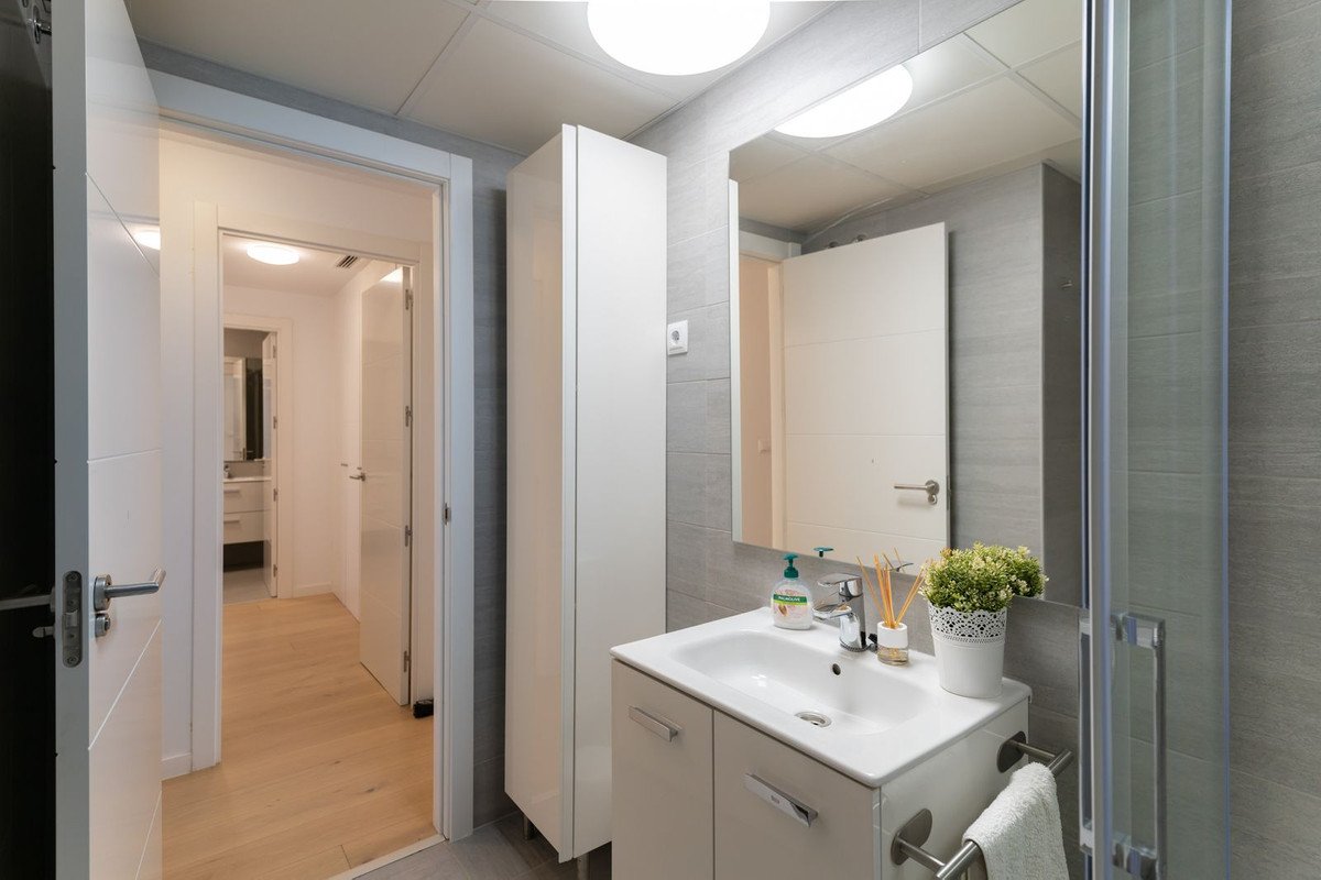 3 Bed Middle Floor Apartment in Málaga Este
