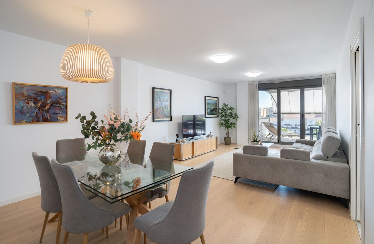 3 Bed Middle Floor Apartment in Málaga Este