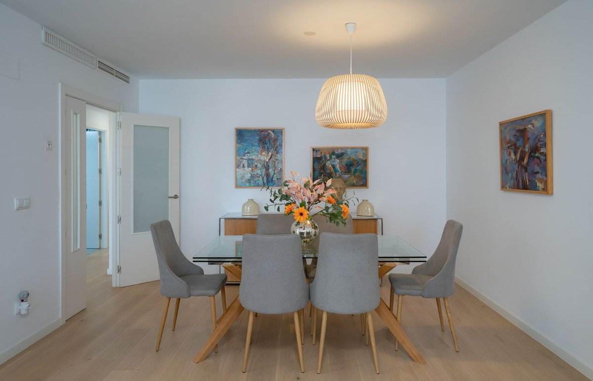 3 Bed Middle Floor Apartment in Málaga Este