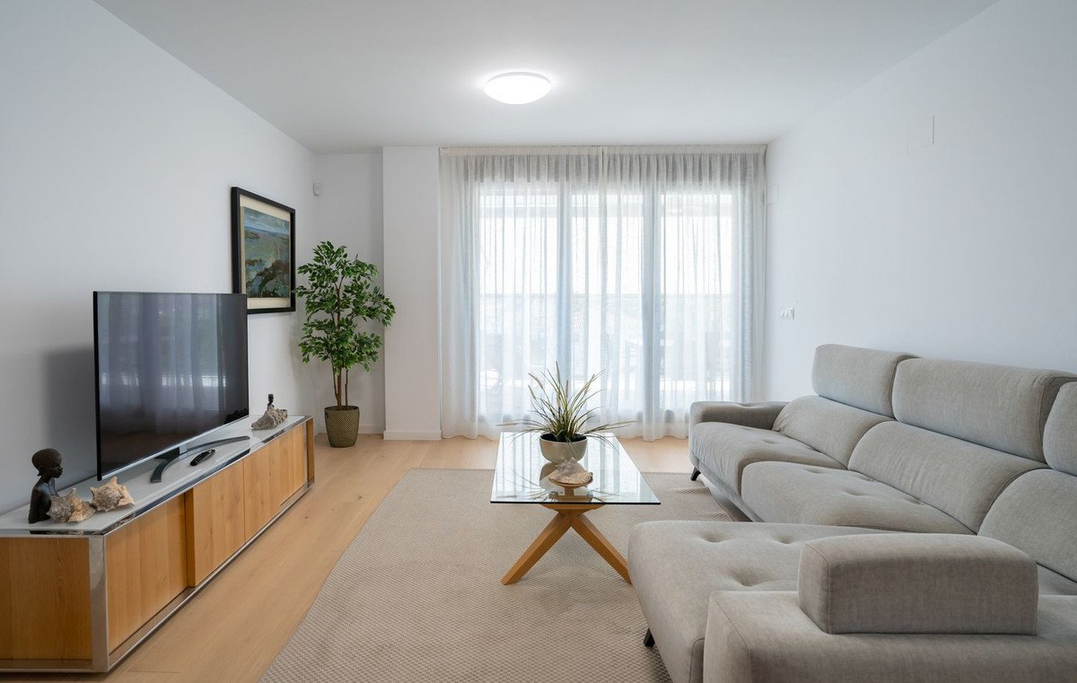 3 Bed Middle Floor Apartment in Málaga Este