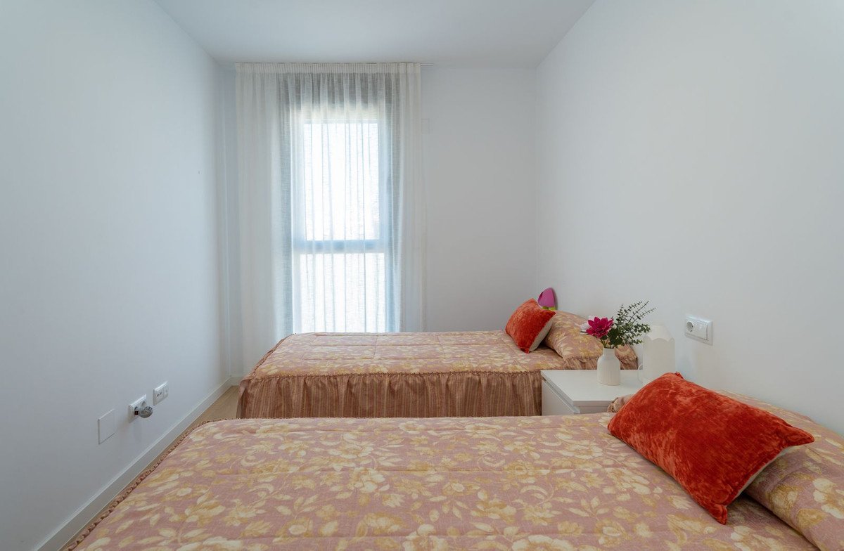 3 Bed Middle Floor Apartment in Málaga Este