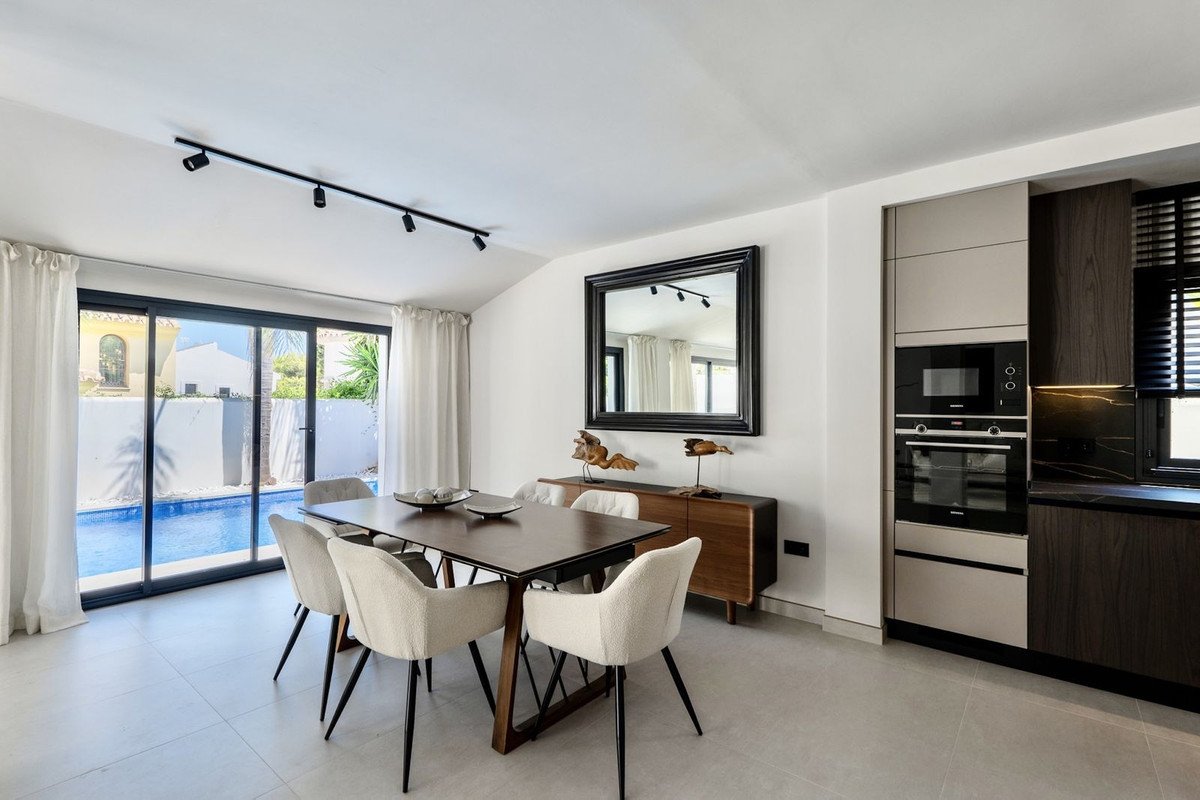 6 Bed Detached Villa in Puerto Banús