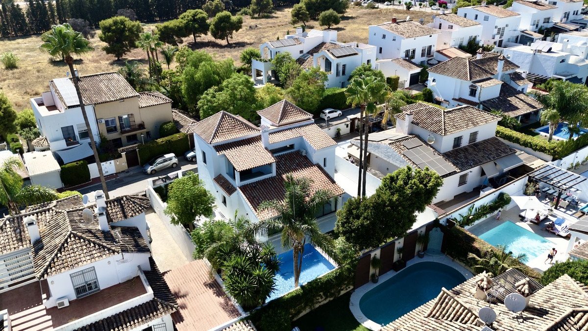 6 Bed Detached Villa in Puerto Banús