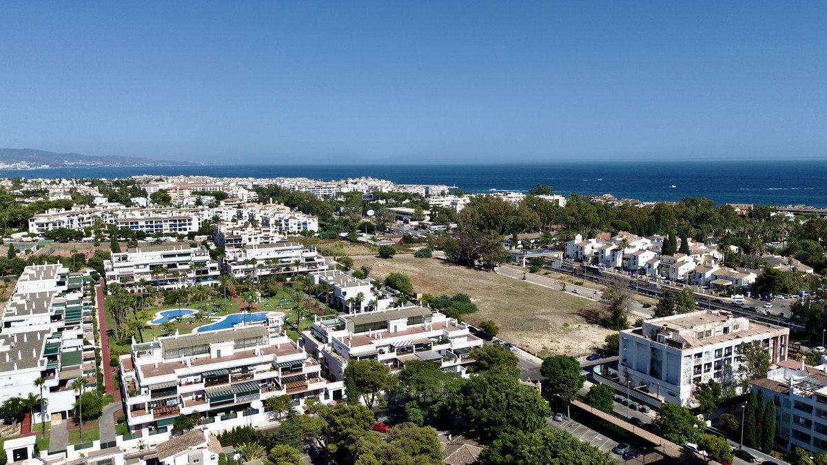 6 Bed Detached Villa in Puerto Banús