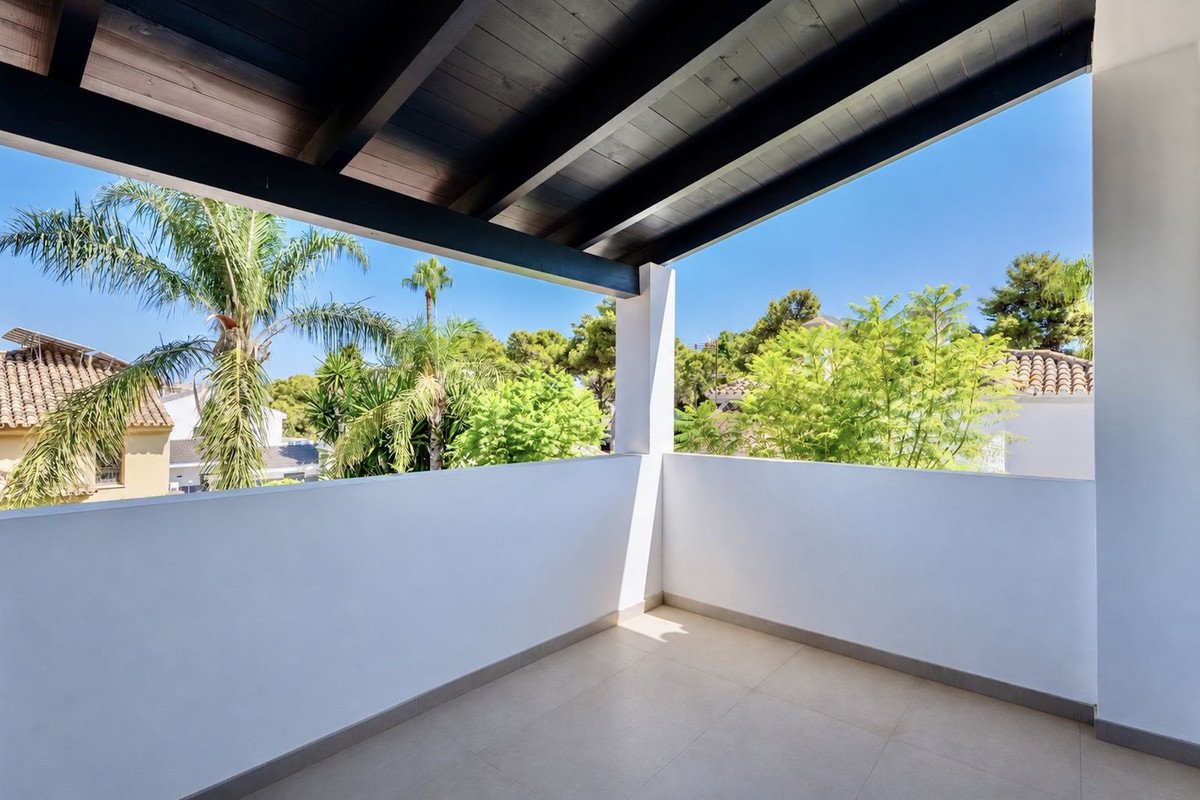 6 Bed Detached Villa in Puerto Banús