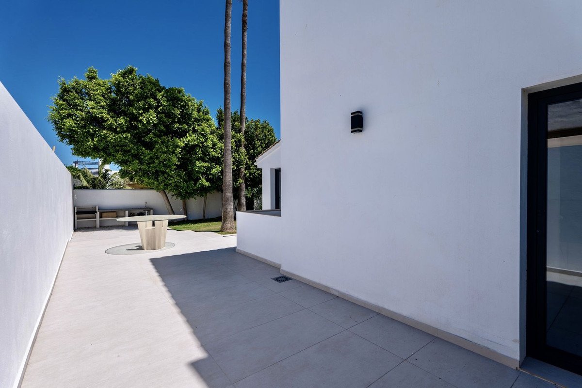 6 Bed Detached Villa in Puerto Banús