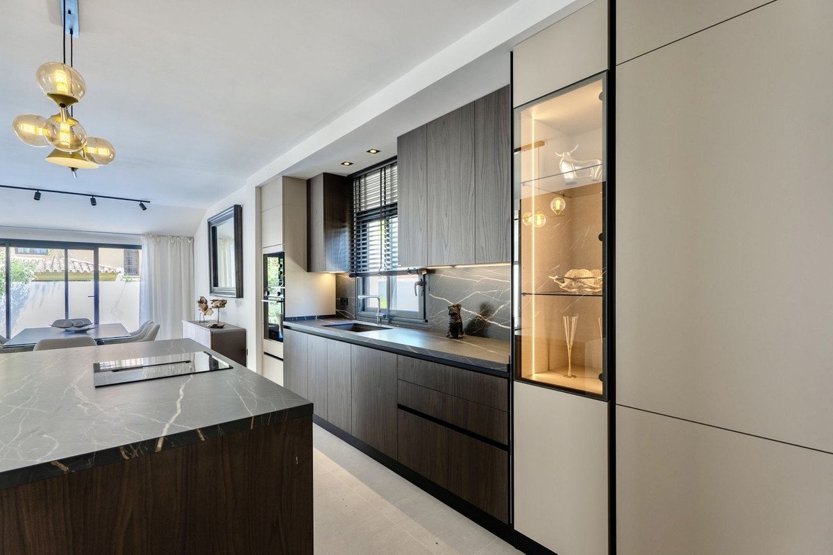 6 Bed Detached Villa in Puerto Banús