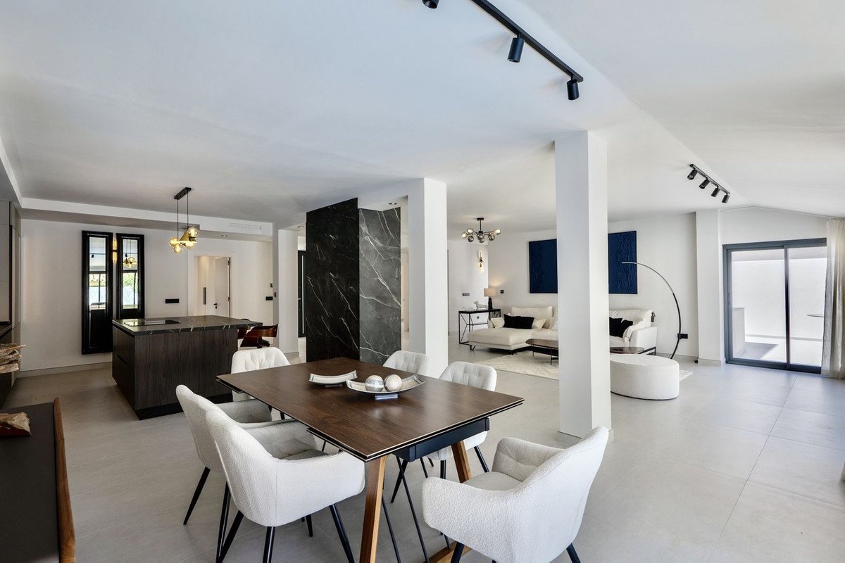 6 Bed Detached Villa in Puerto Banús