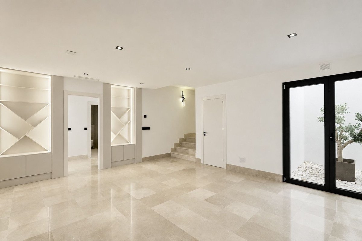 6 Bed Detached Villa in Puerto Banús