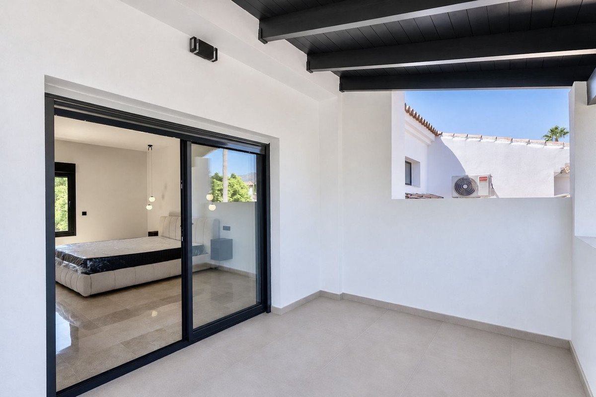 6 Bed Detached Villa in Puerto Banús