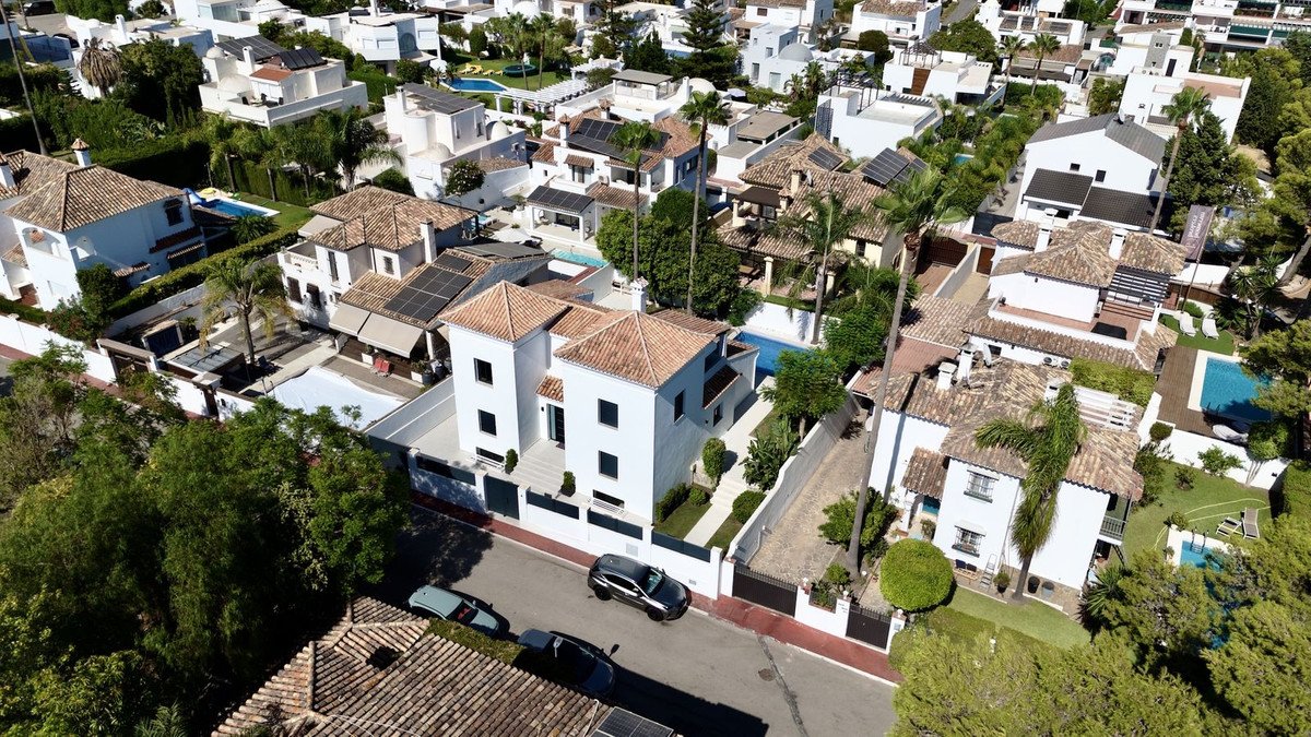 6 Bed Detached Villa in Puerto Banús