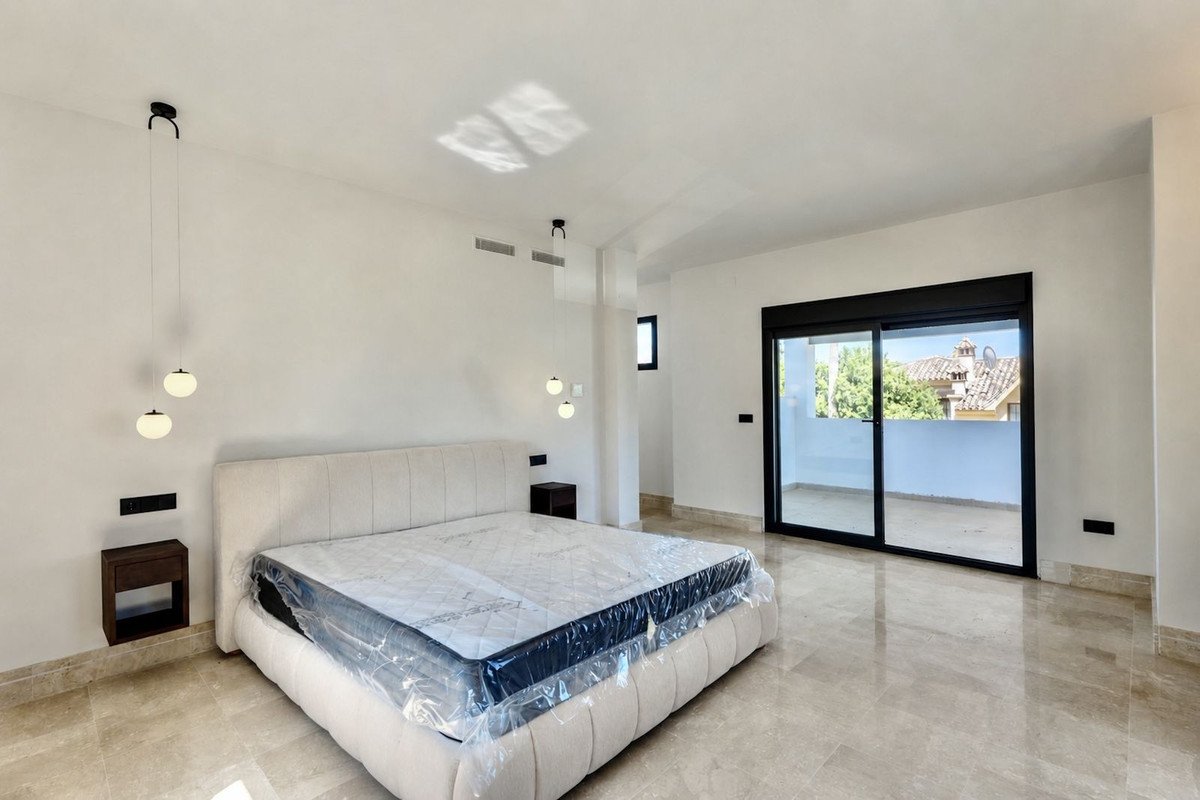 6 Bed Detached Villa in Puerto Banús