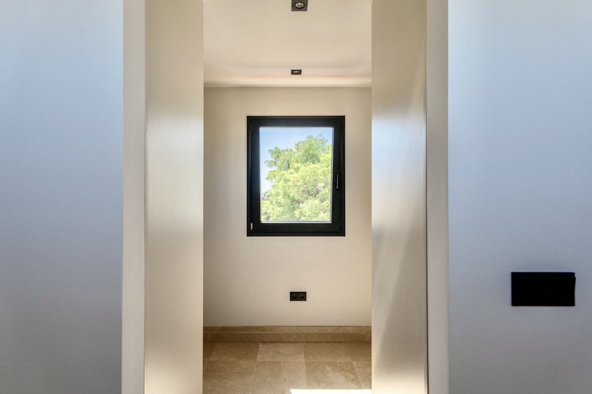 6 Bed Detached Villa in Puerto Banús