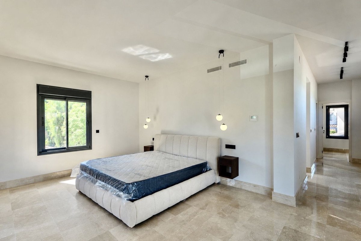 6 Bed Detached Villa in Puerto Banús