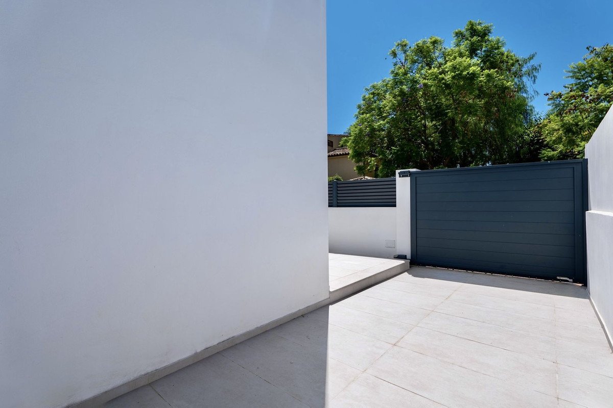 6 Bed Detached Villa in Puerto Banús