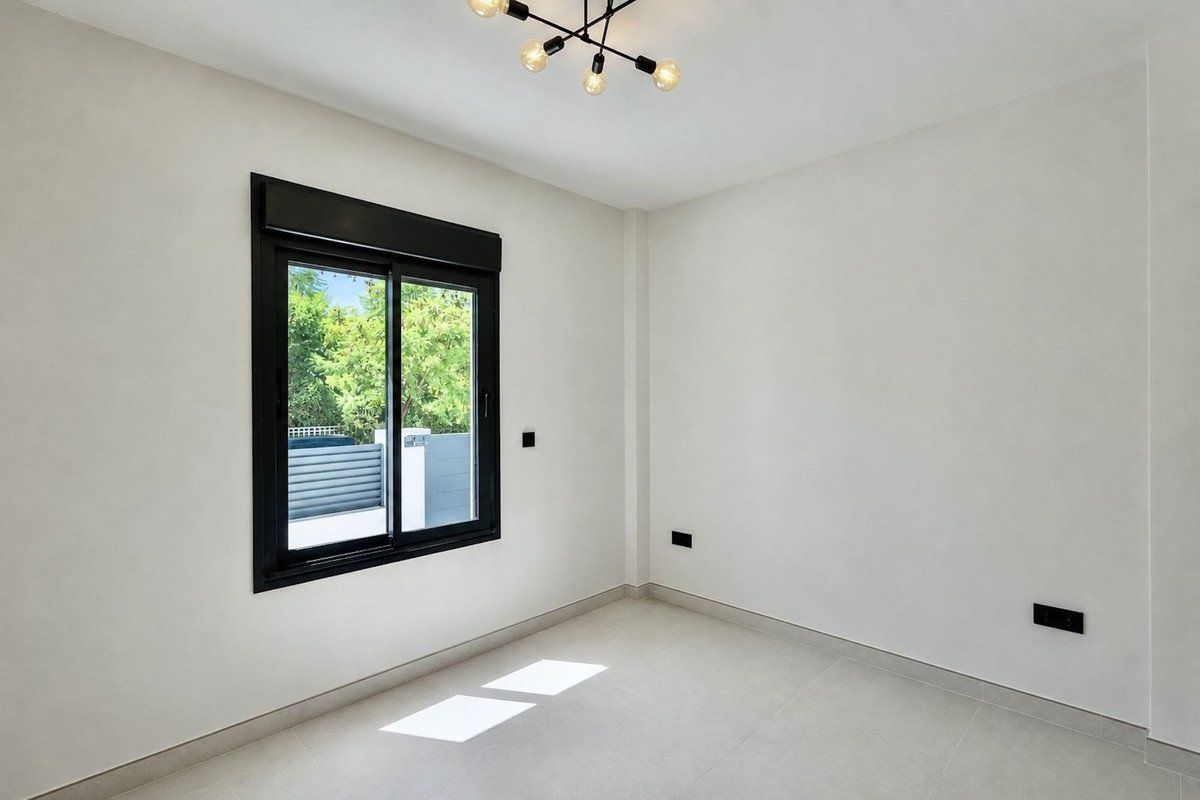 6 Bed Detached Villa in Puerto Banús
