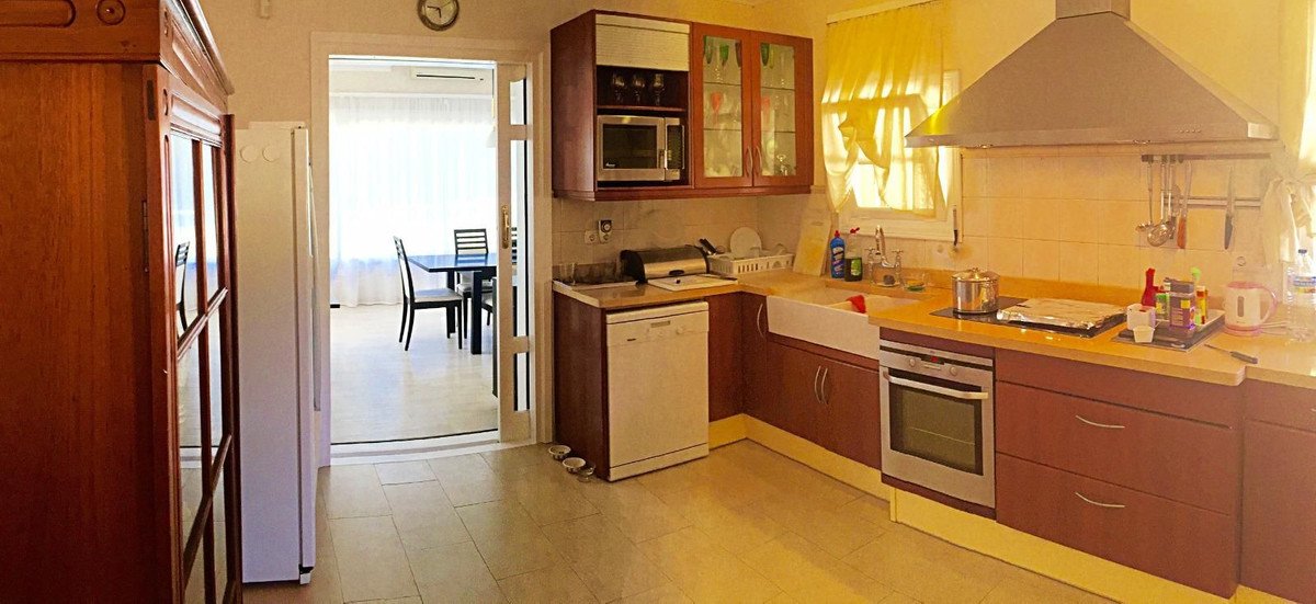 5 Bed Detached Villa in Elviria