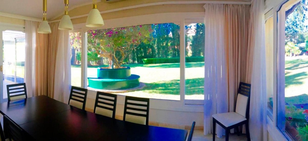 5 Bed Detached Villa in Elviria