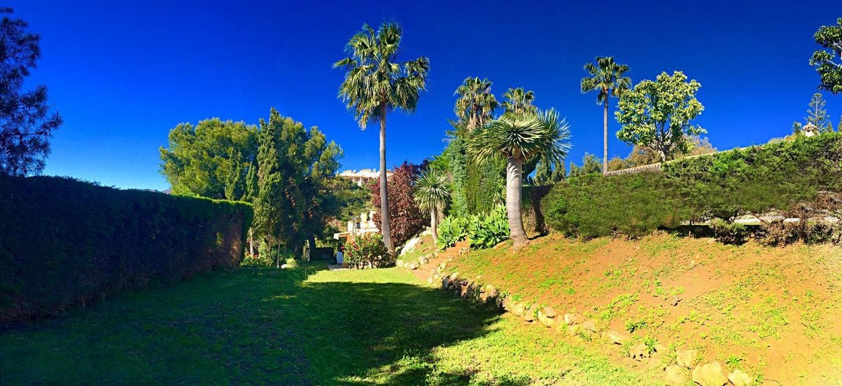 5 Bed Detached Villa in Elviria