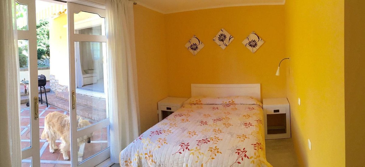 5 Bed Detached Villa in Elviria