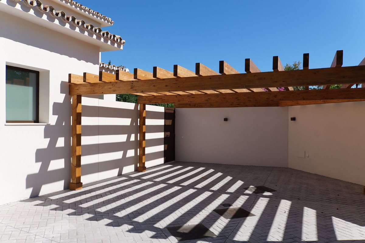 4 Bed Detached Villa in Guadalmina Baja