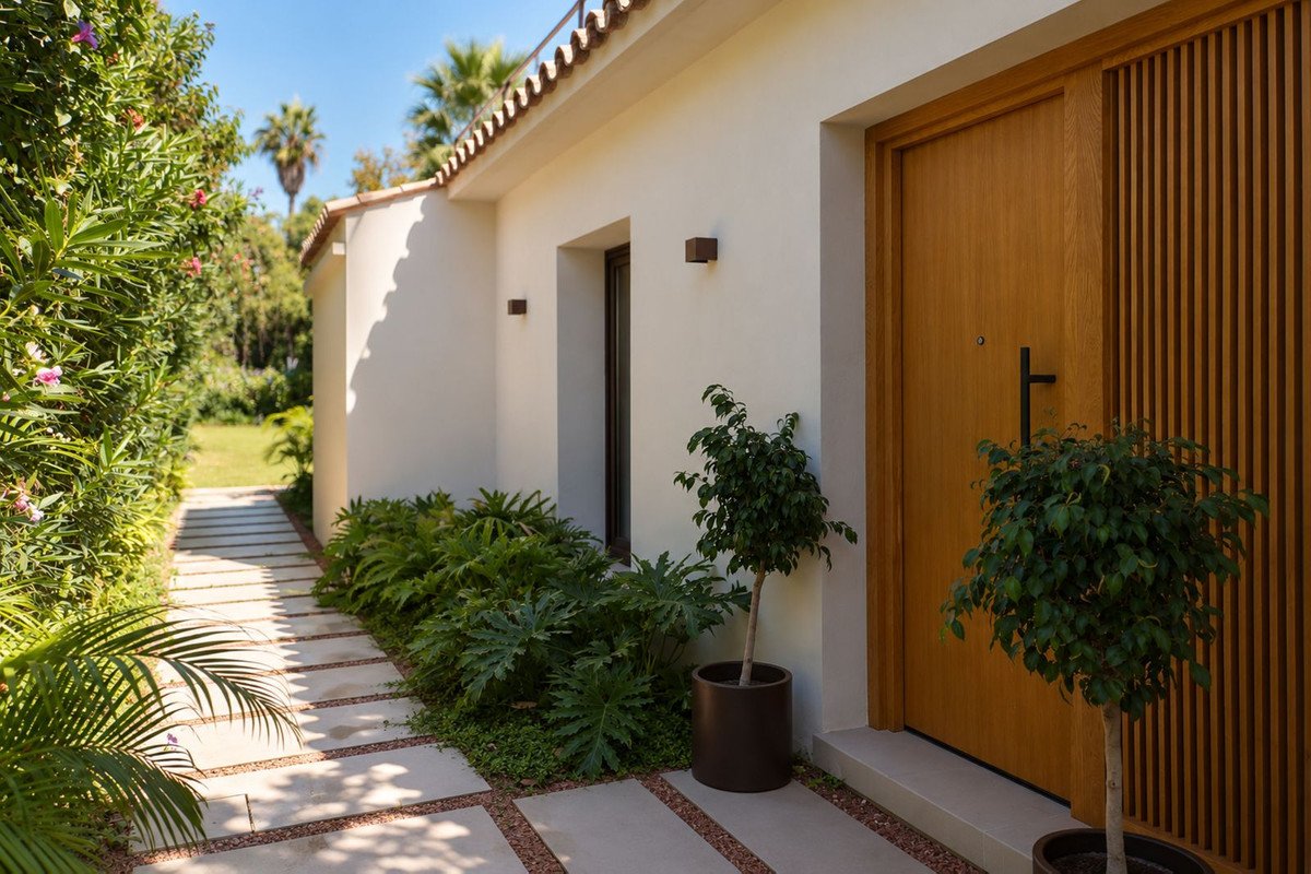 4 Bed Detached Villa in Guadalmina Baja