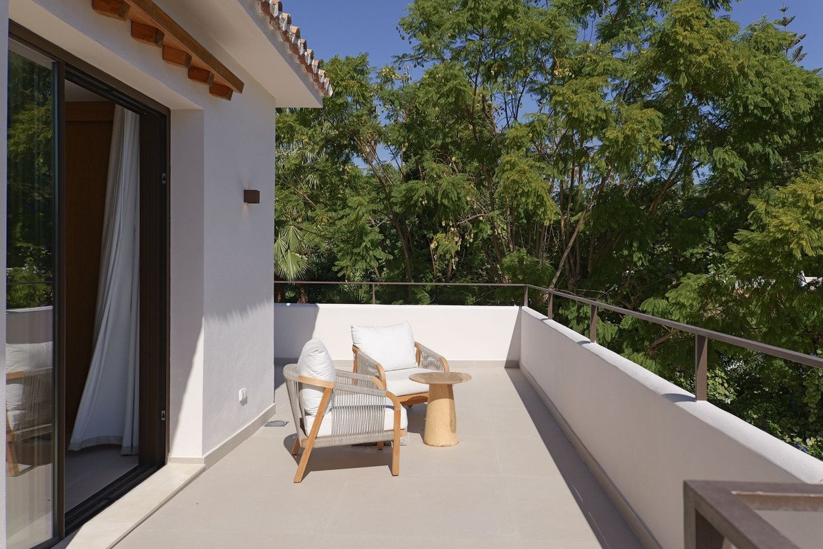 4 Bed Detached Villa in Guadalmina Baja