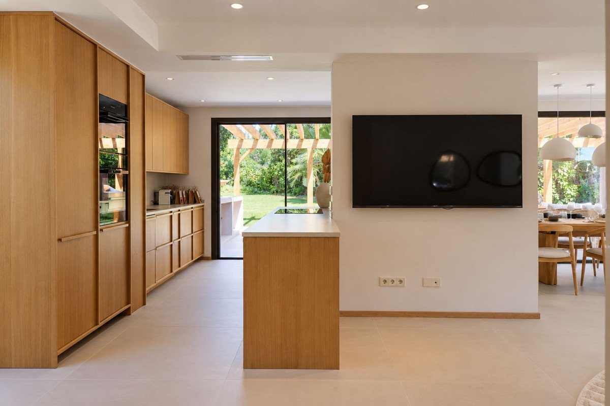 4 Bed Detached Villa in Guadalmina Baja